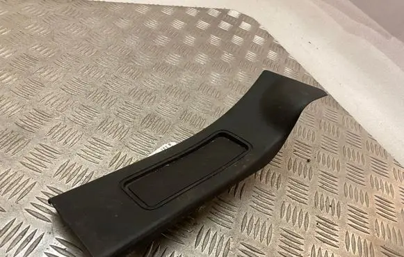 Land Rover Discovery 5 Side skirt rear trim HY3213244AD