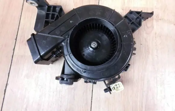 Hyundai Ioniq Hybrid/electric vehicle battery fan 37580CM000