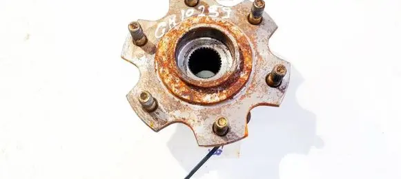Mitsubishi Pajero Rear wheel hub