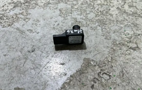 Dodge Durango Air pressure sensor 0261230527 68371847AA 2012142D18