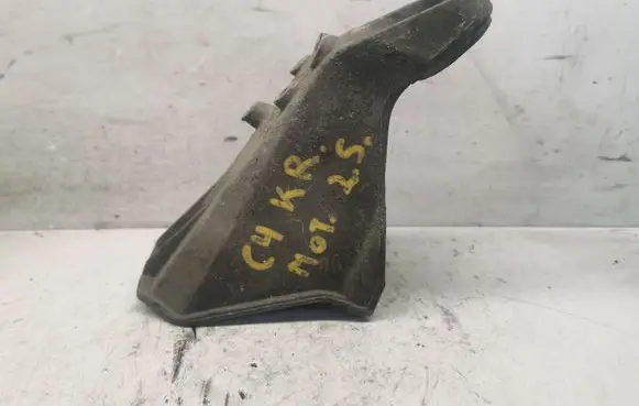 Engine mounting bracket