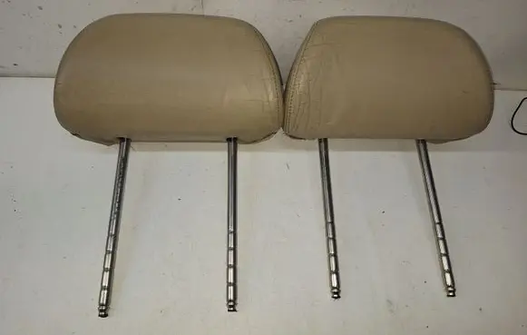 Volkswagen PASSAT B5 Front seat headrest 