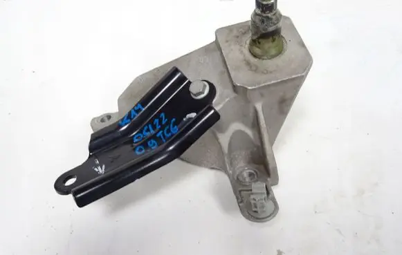 Nissan Micra K14 Engine mount bracket