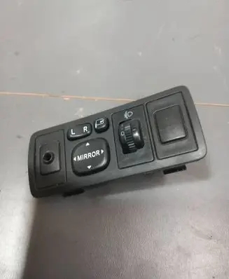 Toyota Avensis T250 Wing mirror switch 183575