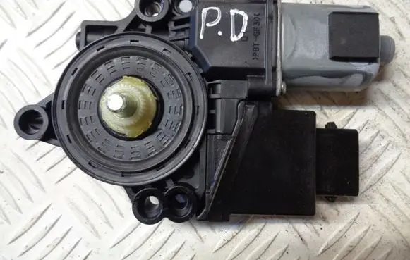KIA Ceed Front door window regulator motor 82460A2010