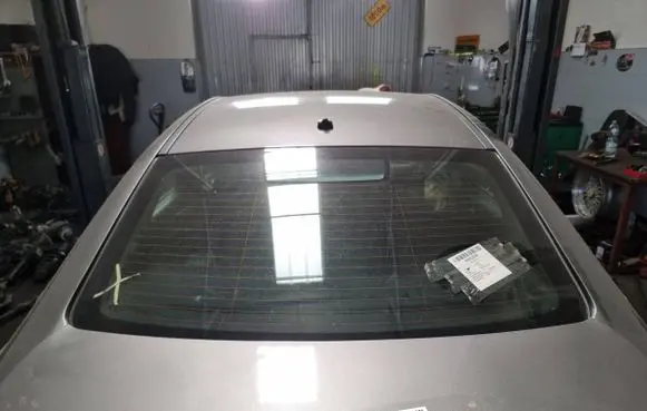 Opel Astra J Rear windscreen/windshield window 