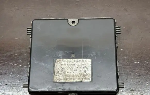 Renault Clio IV Other control units/modules E1069369N 285259902R