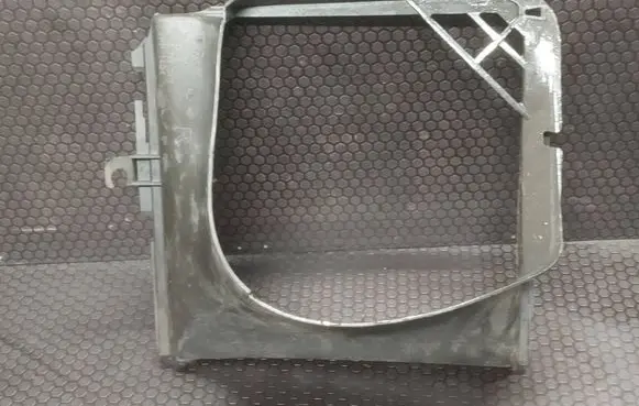 Volkswagen Touareg I Radiator trim 7L0117340