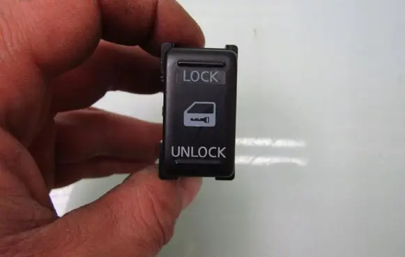 Nissan Micra Central locking switch button 14427MD