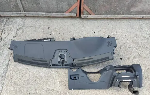 Mercedes-Benz CLS C218 X218 Dashboard center trim panel 2186803187 C218VSTECE A2129056601