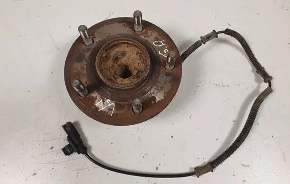 Chrysler Town & Country V Rear wheel hub