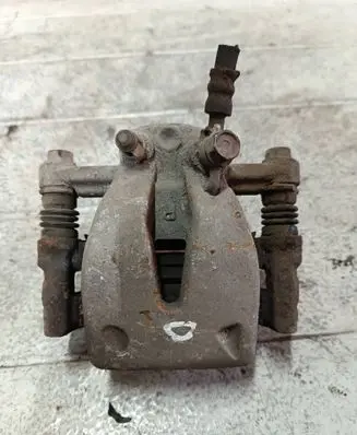 Toyota Avensis T250 Rear brake caliper 