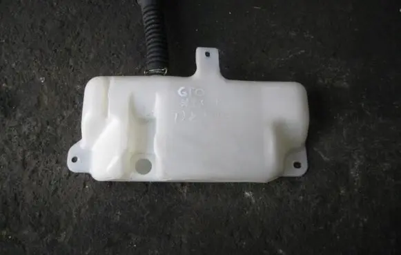 Mitsubishi 3000 GT Windshield washer fluid reservoir/tank