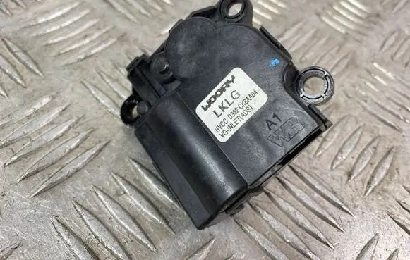 Hyundai Grand Santa Fe NC Air flap motor/actuator D332CK8AA04