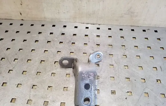 Toyota Avensis Verso Front door upper hinge
