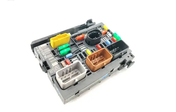 Peugeot Partner Fuse module 9807028780