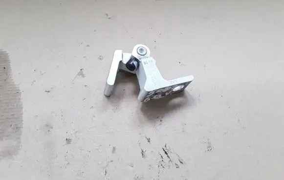 Skoda Superb B6 (3T) Rear door upper hinge 5N0831402