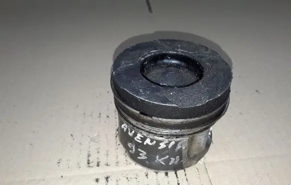 Toyota Avensis T250 Piston W101