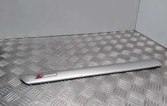 Audi A4 S4 B6 8E 8H Rear fender molding trim 8H0853984HR