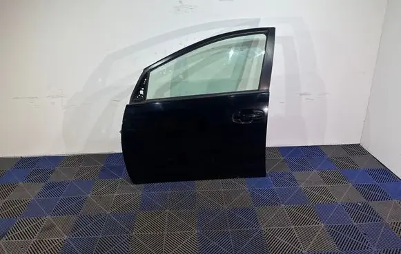 Toyota Prius (XW20) Front door 