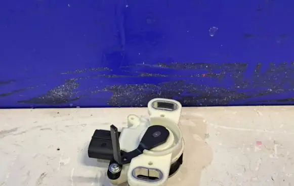 Lexus RX 450H Brake pedal sensor switch 8951020041