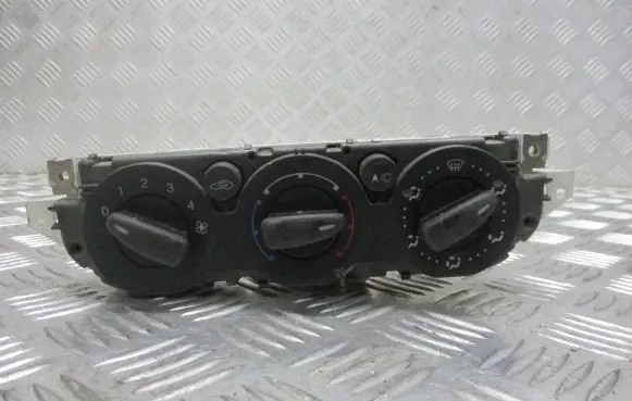 Ford Focus Interior fan control switch 7M5T-19980-AA