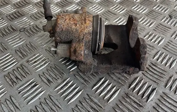 Skoda Octavia Mk2 (1Z) Front brake caliper