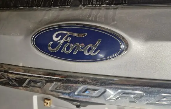 Ford Explorer V Manufacturers badge/model letters 