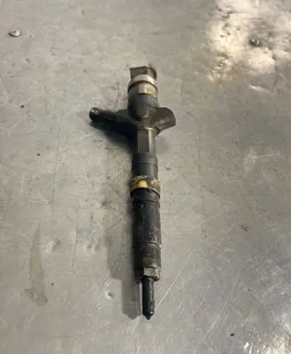 Toyota Avensis T250 Fuel injector 236700G010 E19334
