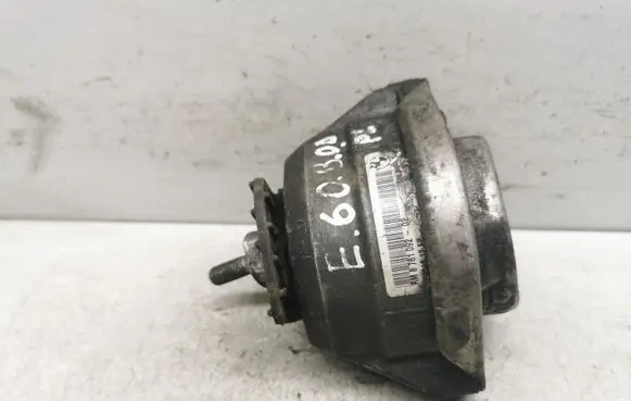 BMW 5 E60 E61 Engine mount bracket RM676109202