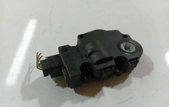 Mercedes-Benz B W245 Air flap motor/actuator FF8321