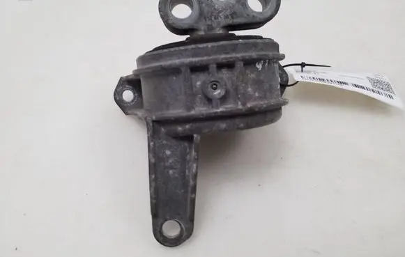 Opel Zafira B Engine mount bracket 90539246