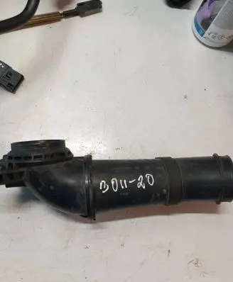 Volvo C30 Air intake hose/pipe 7689484400