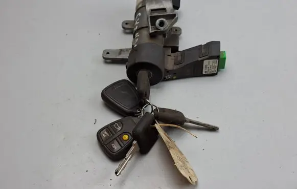 Volvo XC90 Ignition lock 8673073 510130020