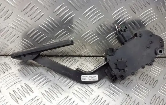 Chrysler Grand Voyager IV Accelerator throttle pedal 04861650AB