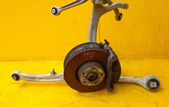 Audi A8 S8 D3 4E Front wheel hub spindle knuckle 4E0257M