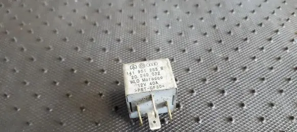 Volkswagen Golf III Other relay 141951253B 20240072