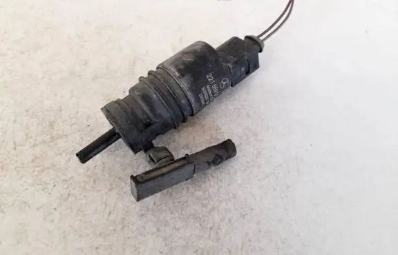 Mercedes-Benz C AMG W204 Windscreen/windshield washer pump 2218690121 3028232