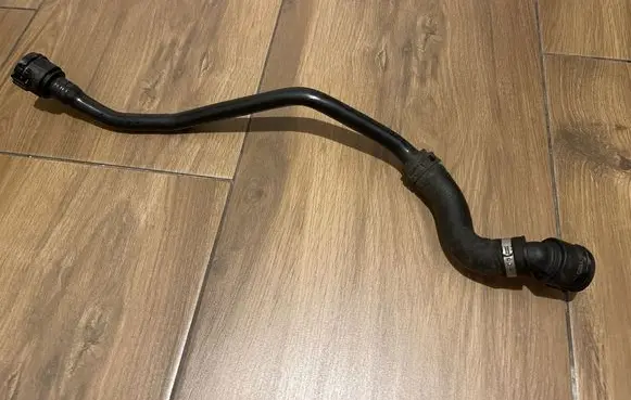 Land Rover Range Rover Sport L494 Engine coolant pipe/hose KPLA8D033AA