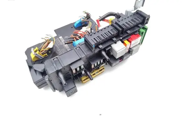 Mercedes-Benz C W204 Fuse module 2049060105 2049019602 2129024301