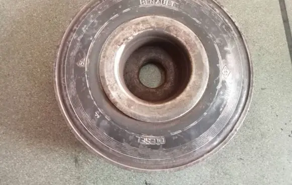 Renault Megane II Crankshaft pulley 000