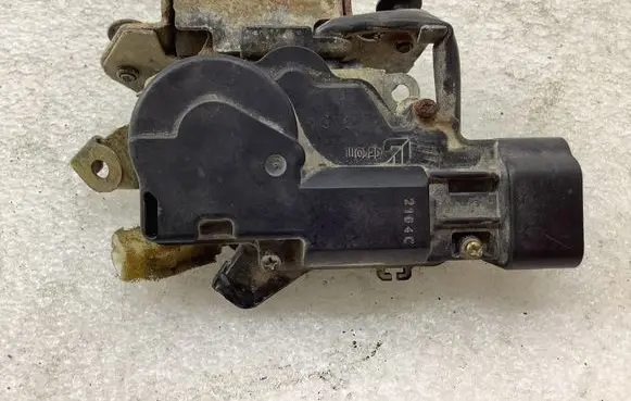 Loading door lock