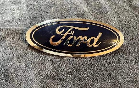 Manufacturer badge logo/emblem