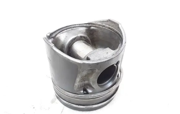 Volvo V50 Piston 
