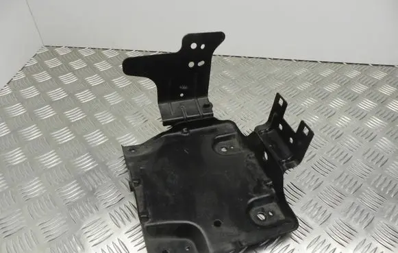 Nissan Leaf II (ZE1) Other center console (tunnel) element 586