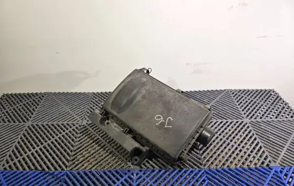 Toyota Prius (XW20) Air filter box 1001406970