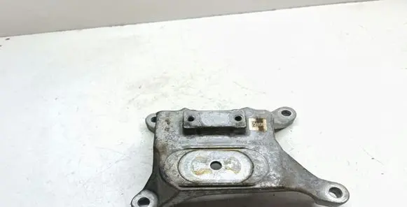 Gearbox mounting bracket