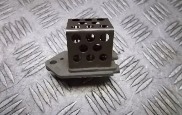 Citroen C5 X Coolant fan relay 9641212580