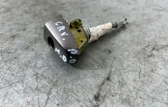 Honda CR-V Front door lock (next to the handle) 