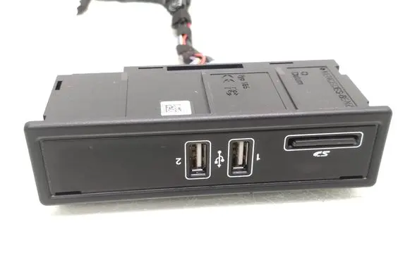 Mercedes-Benz C W205 USB socket connector A2058200226 A2139064110